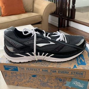 Brooks Men’s Dyad 7 Running Shoes NEW